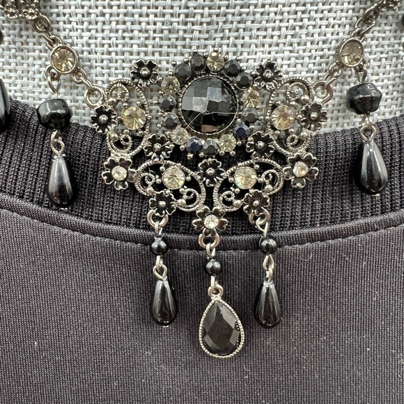 VCLM black bead and rhinestones necklace with matching earrings - Picture 11 of 11